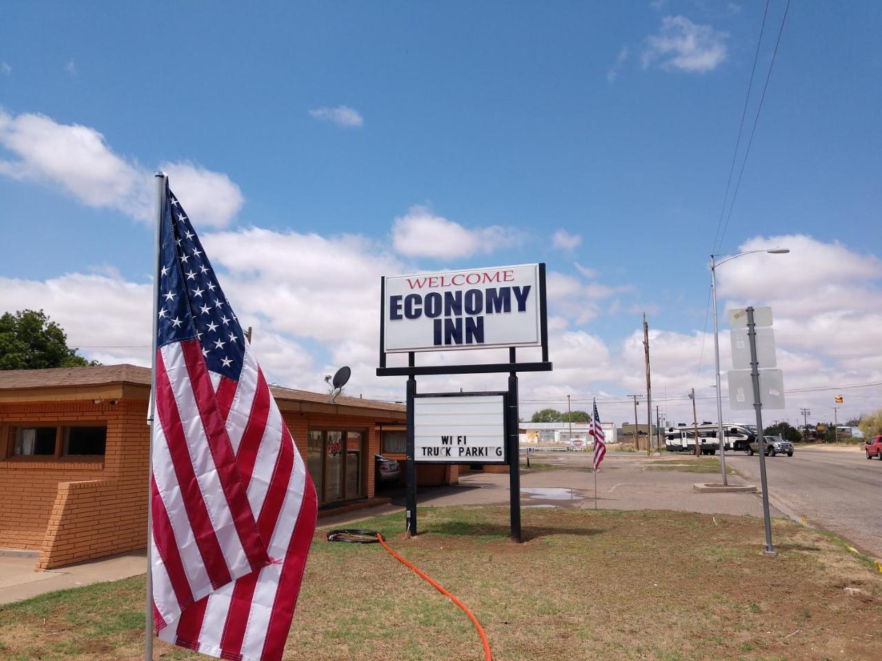 Economy Inn Brownfield Exterior photo