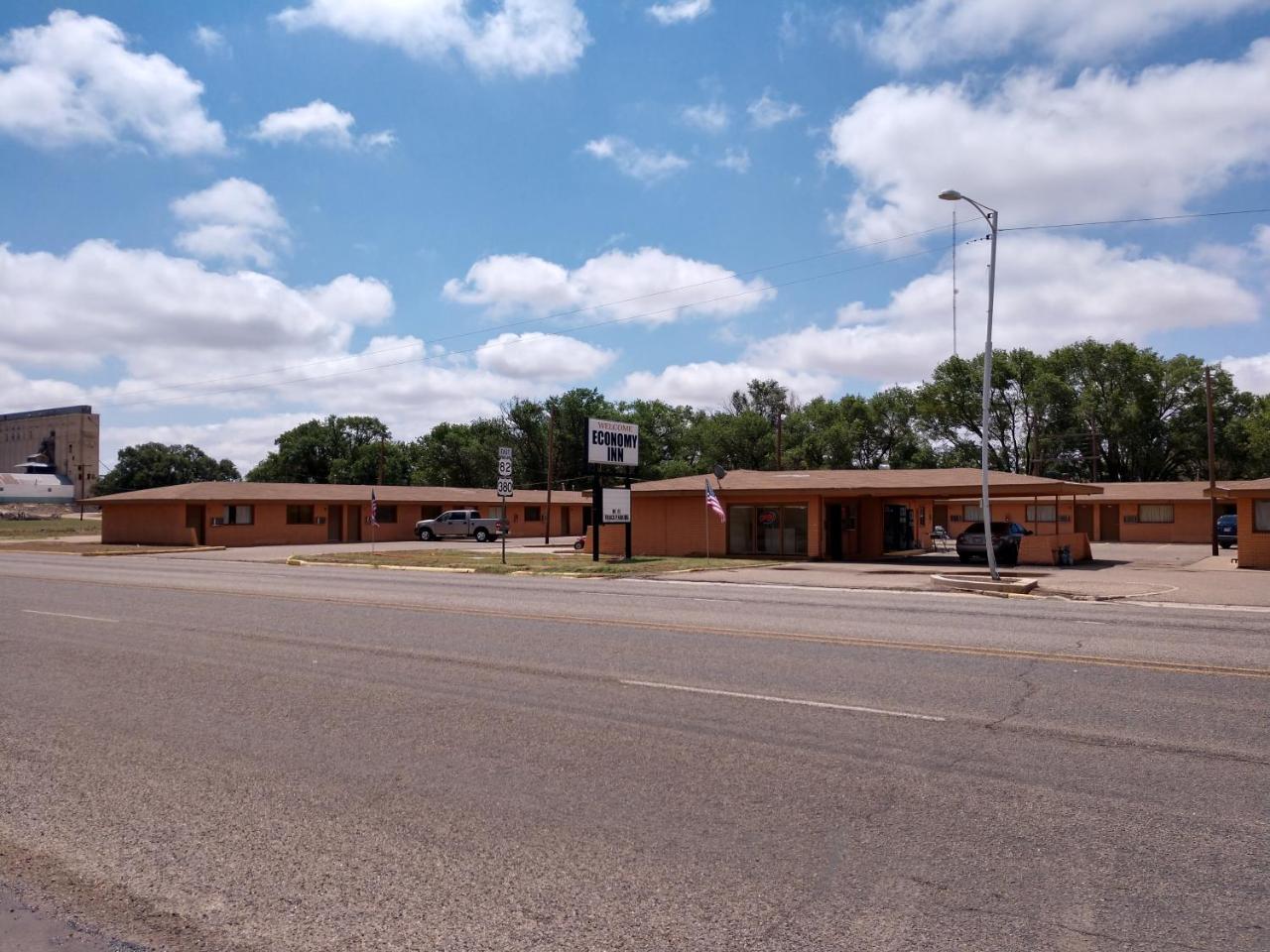 Economy Inn Brownfield Exterior photo