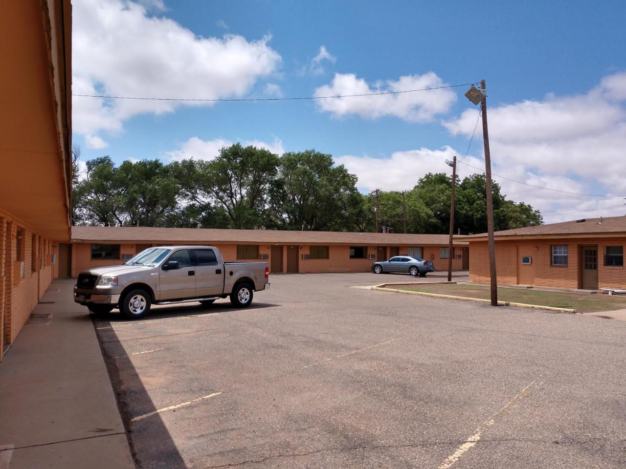 Economy Inn Brownfield Exterior photo