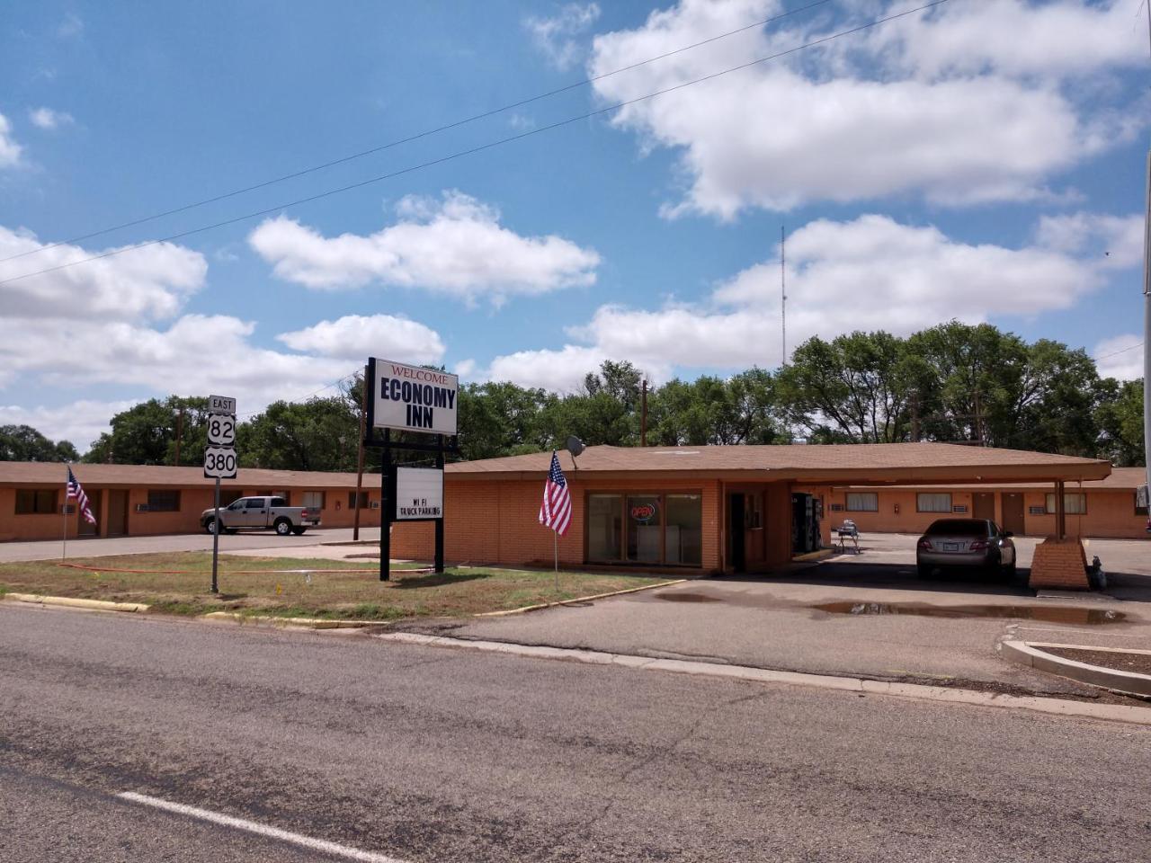 Economy Inn Brownfield Exterior photo